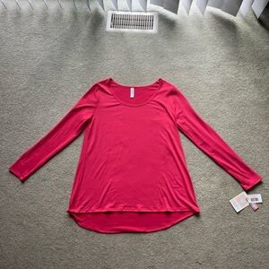 LuLaRoe Women’s Linnae Top